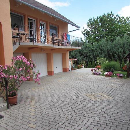 Szecsenyi Apartman Hévíz Exterior foto