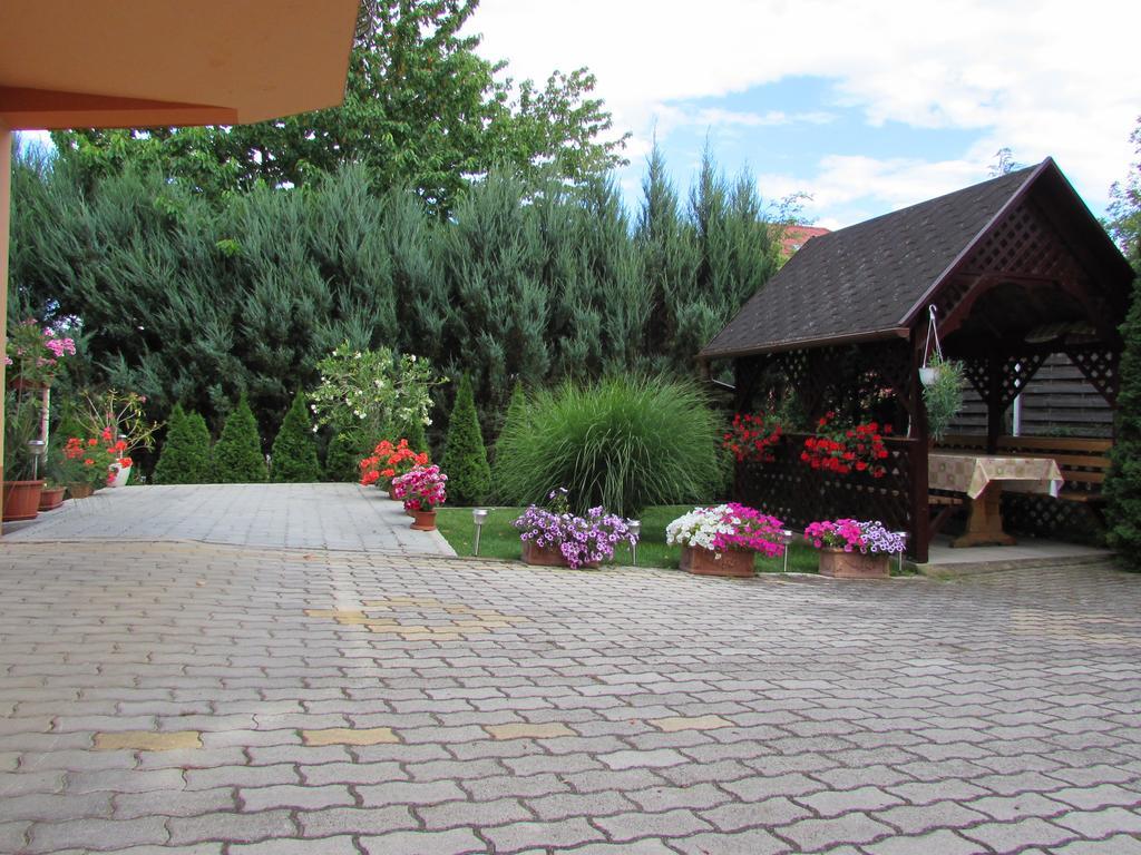 Szecsenyi Apartman Hévíz Exterior foto