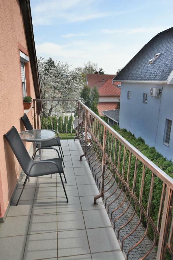Szecsenyi Apartman Hévíz Exterior foto
