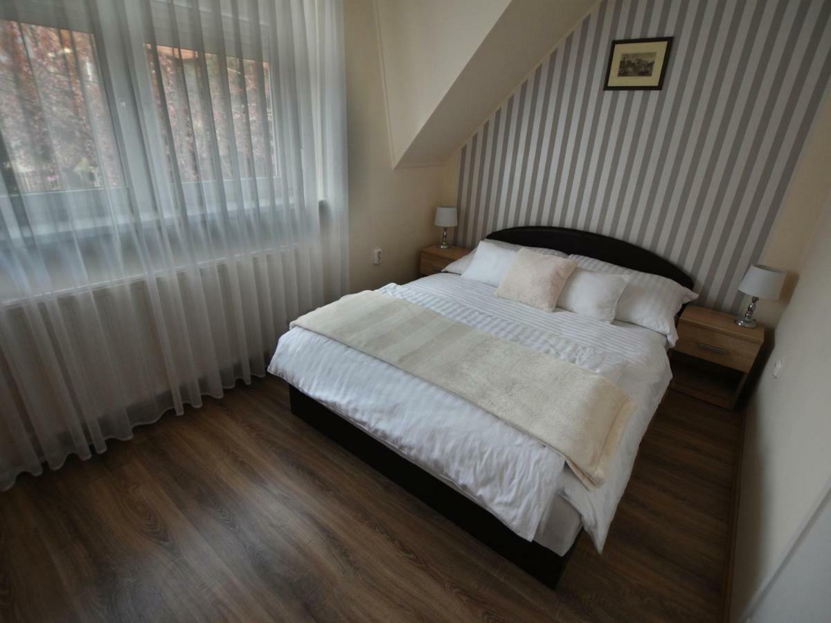 Szecsenyi Apartman Hévíz Exterior foto
